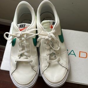 Youth boy 5.5 casual Nike